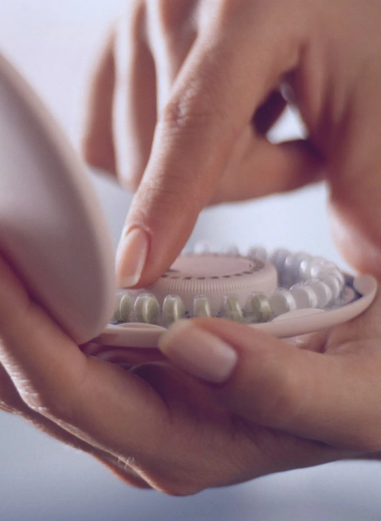 Difference Between Bioidentical & Synthetic Hormones Banner